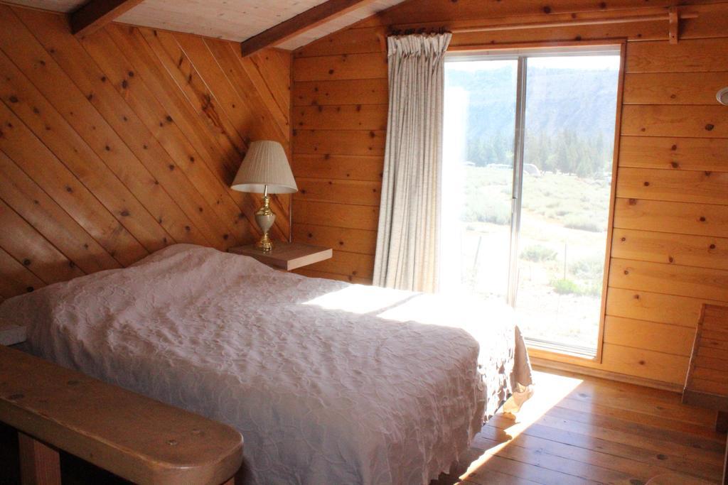Twin Lakes Resort Бриджпорт Номер фото