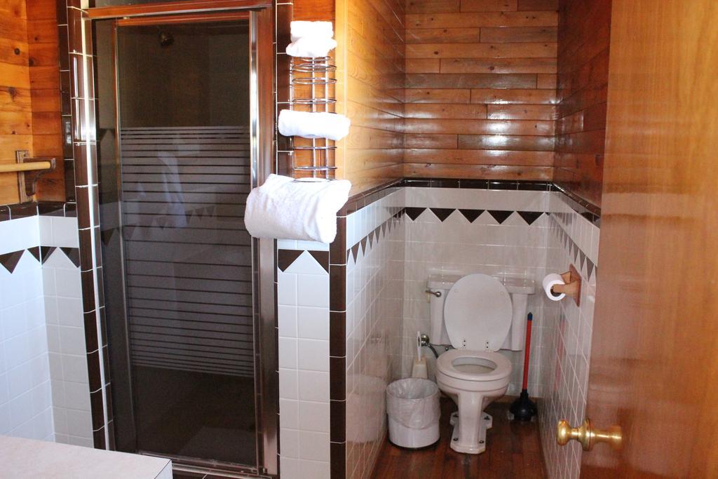 Twin Lakes Resort Бриджпорт Номер фото