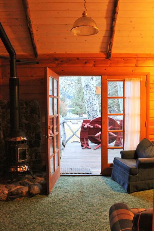 Twin Lakes Resort Бриджпорт Номер фото