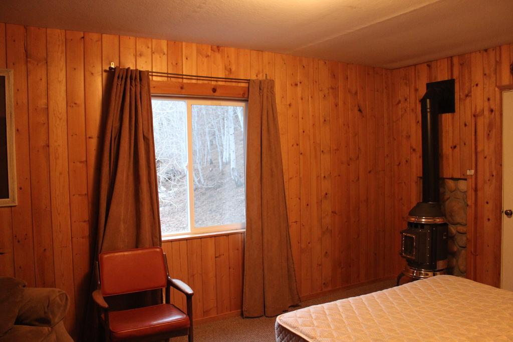 Twin Lakes Resort Бриджпорт Номер фото
